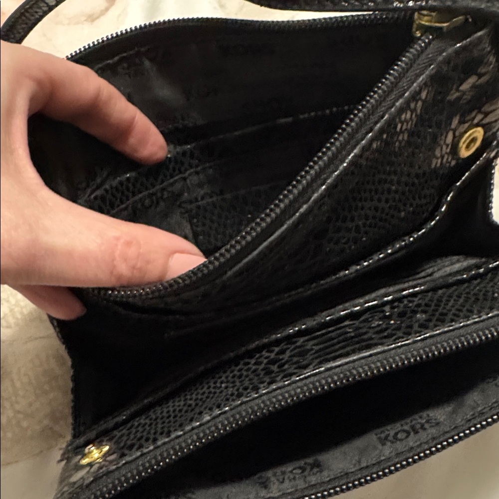 Michael Kors Black shiny leather snake skin cross body purse gold hardware - Picture 10 of 14